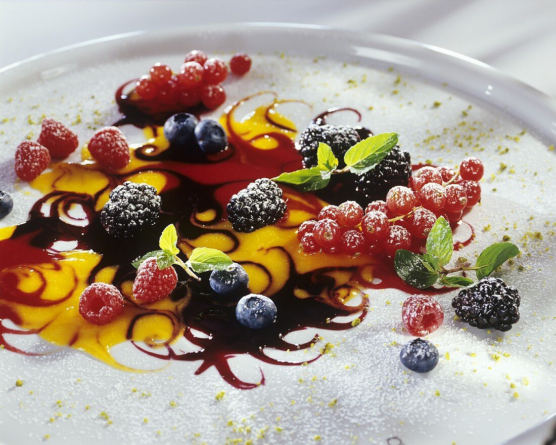 Fruit sauce with berries and icing sugar