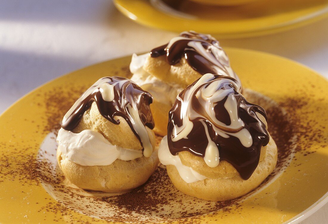 Profiteroles mit Sahnecremefüllung