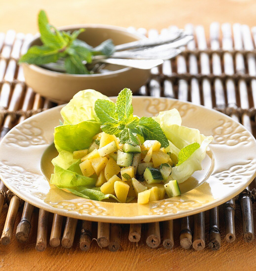 Kartoffelsalat mit Gurke und Minze (Indien)