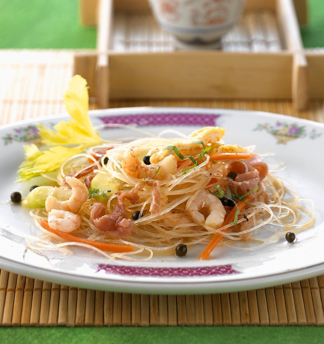 Shanghai glass noodle salad with shrimps (China)