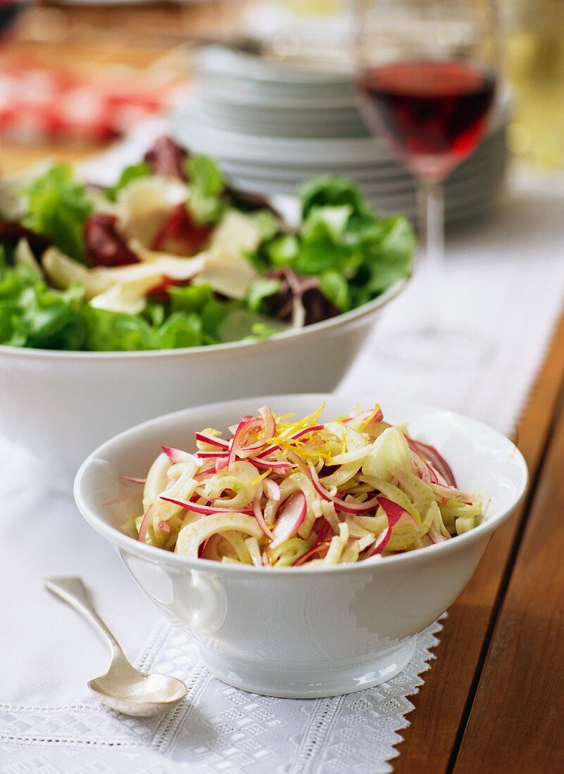 Fenchelsalat mit roten Zwiebeln