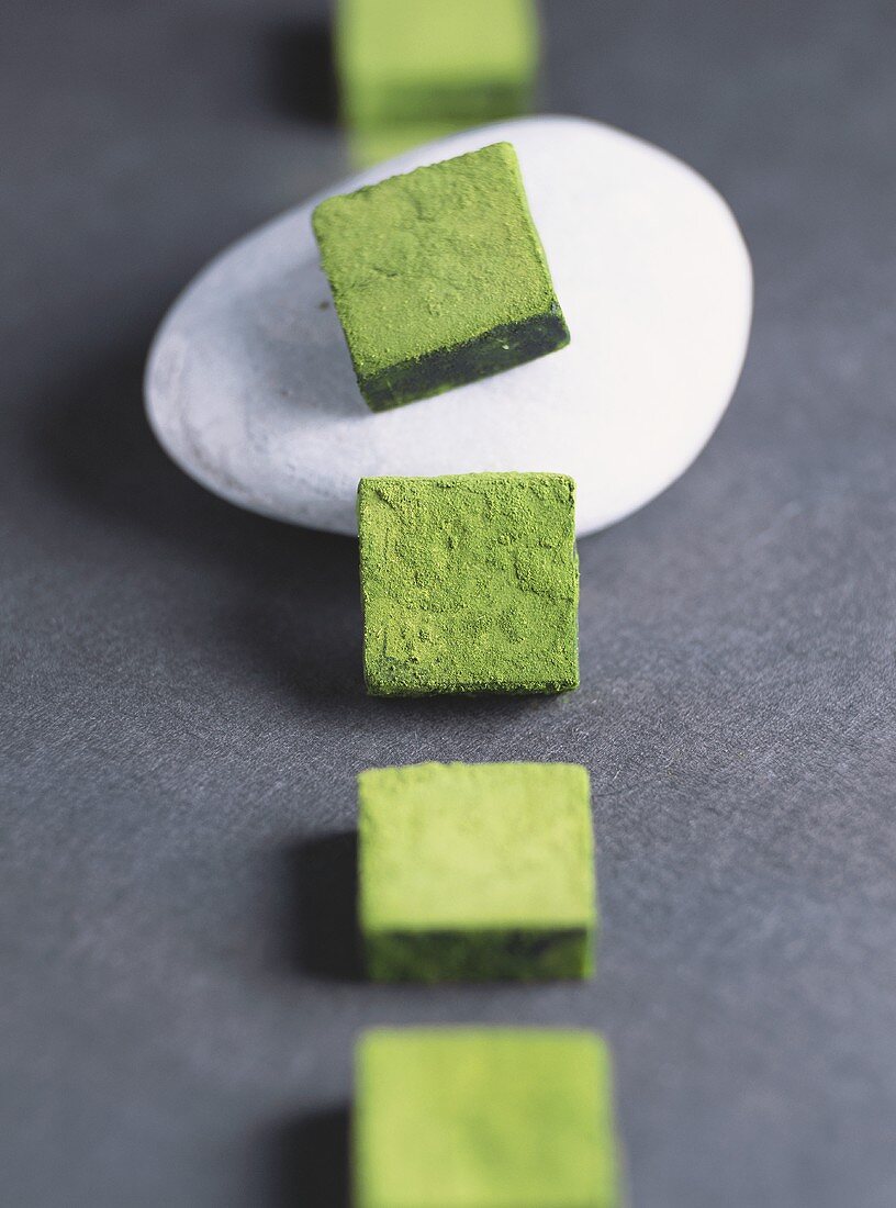 Sweets (Pave de Kyoto) rolled in green tea powder