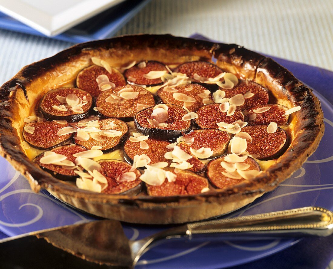 Fig tart with flaked almonds