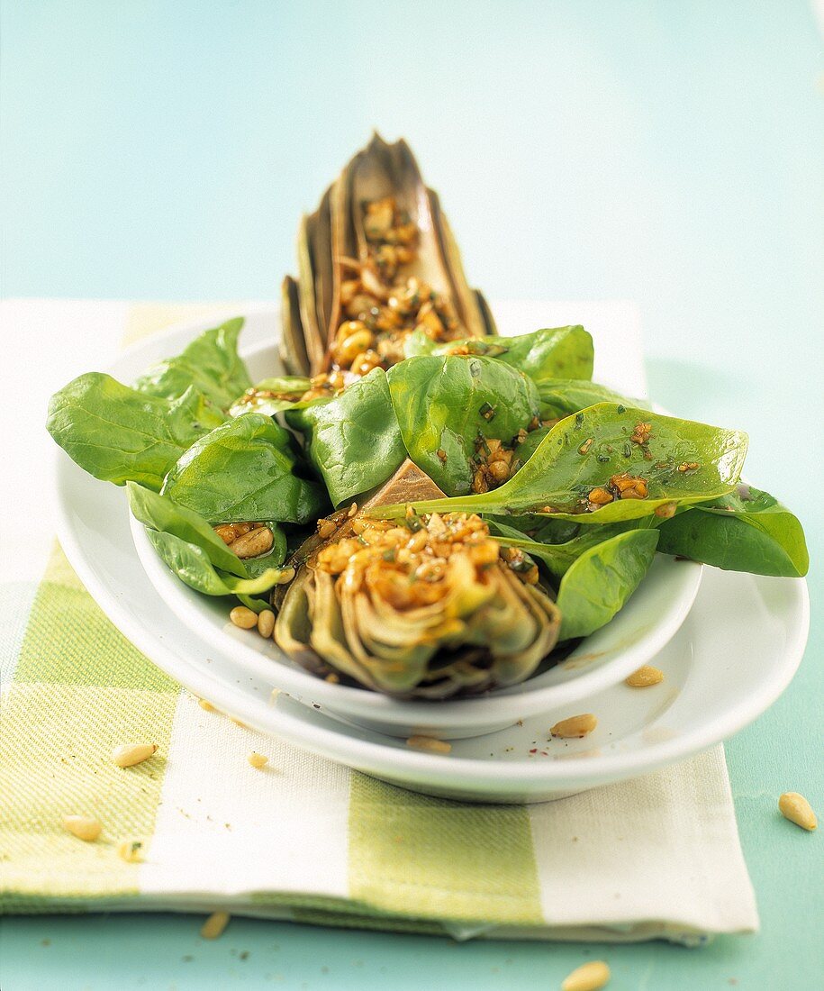 Spinach salad with artichokes