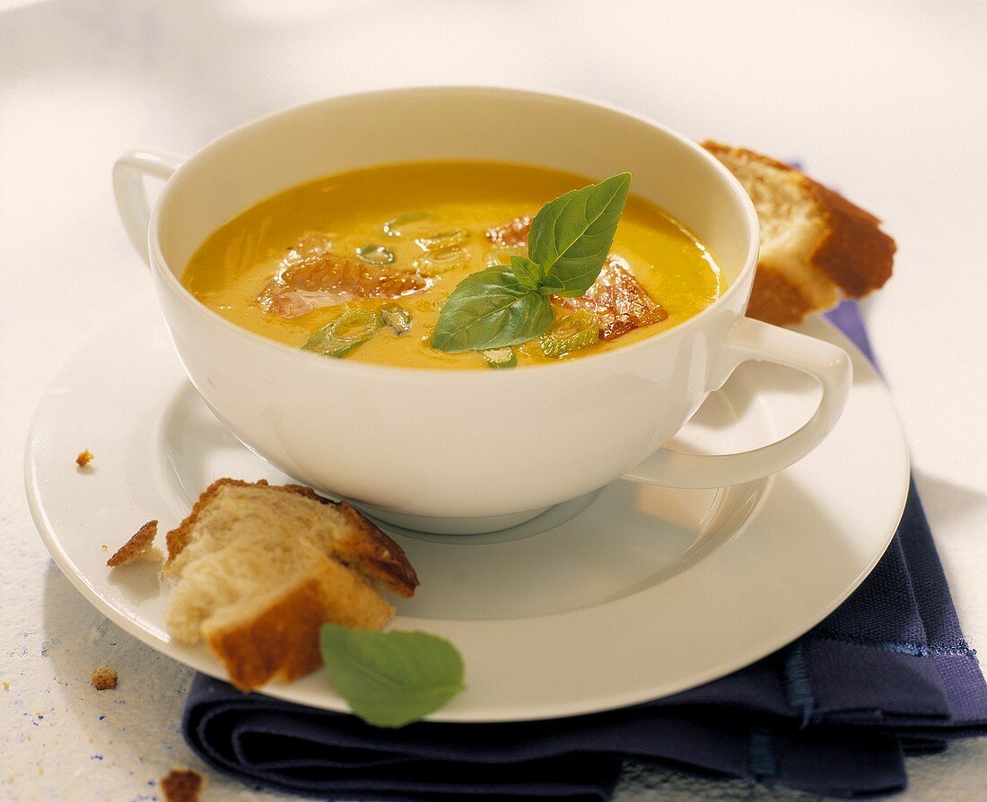 Gingered pumpkin soup with white bread