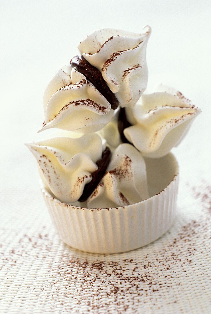 Meringues with chocolate