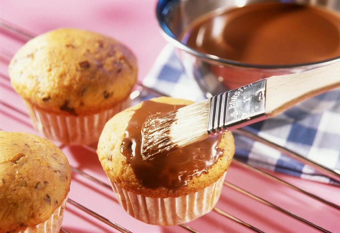 Coating muffins with cake chocolate (couverture)