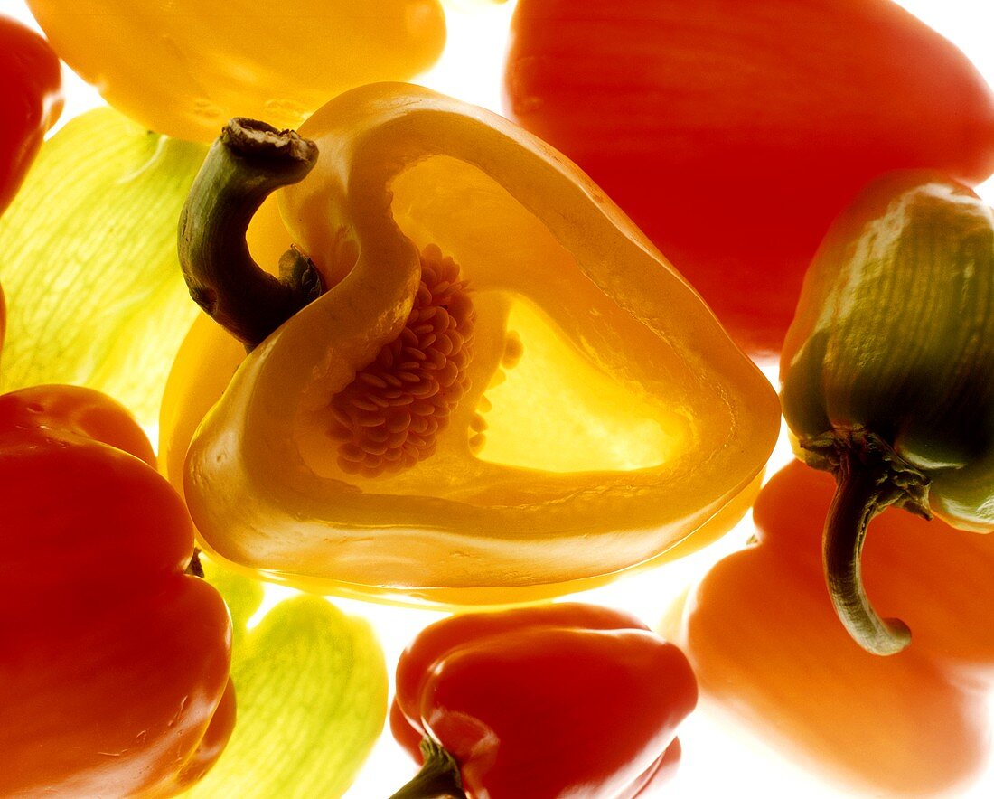 Green, yellow and red peppers (close-up)