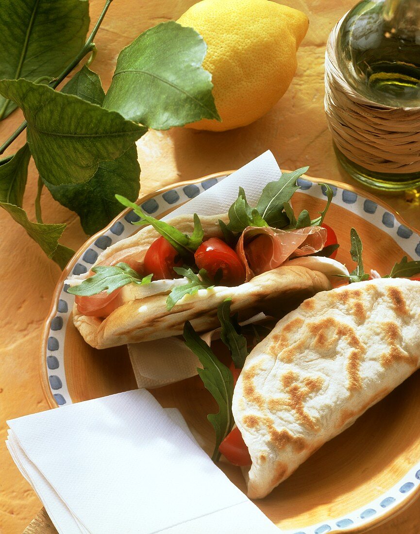 Piadina mit Rucola und Parmaschinken