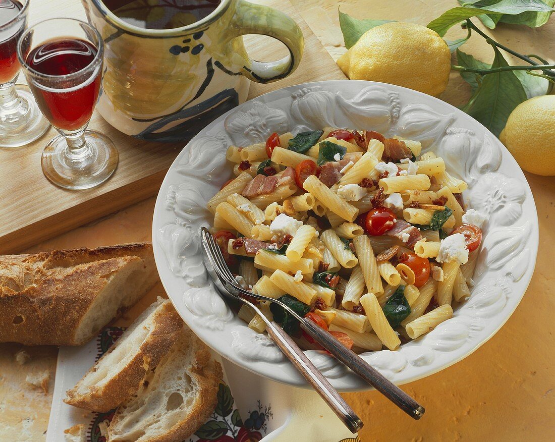 Rigatoni with bacon, spinach and goat's cheese, red wine