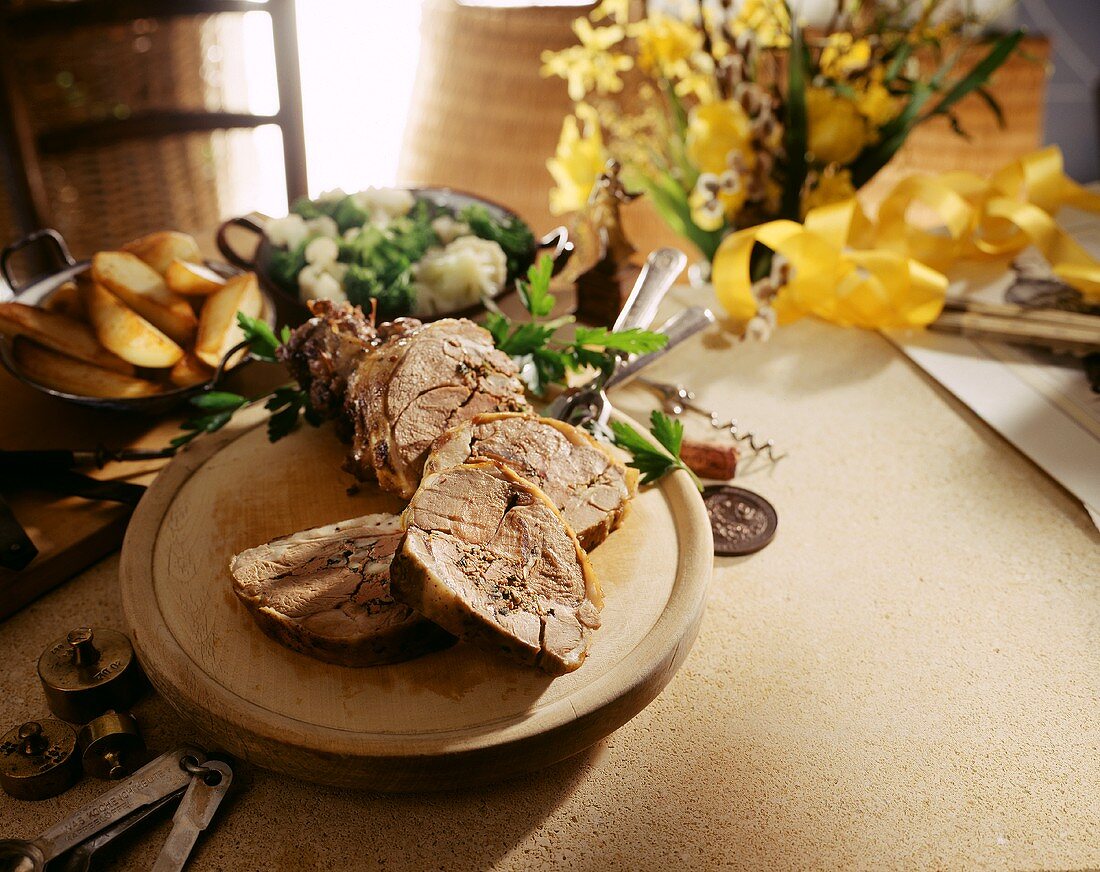 Lammroulade mit Champignonfüllung