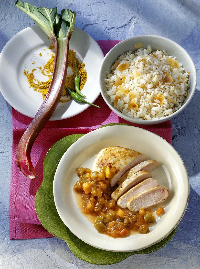 Hähnchenbrust mit Rhabarberchutney und Reis