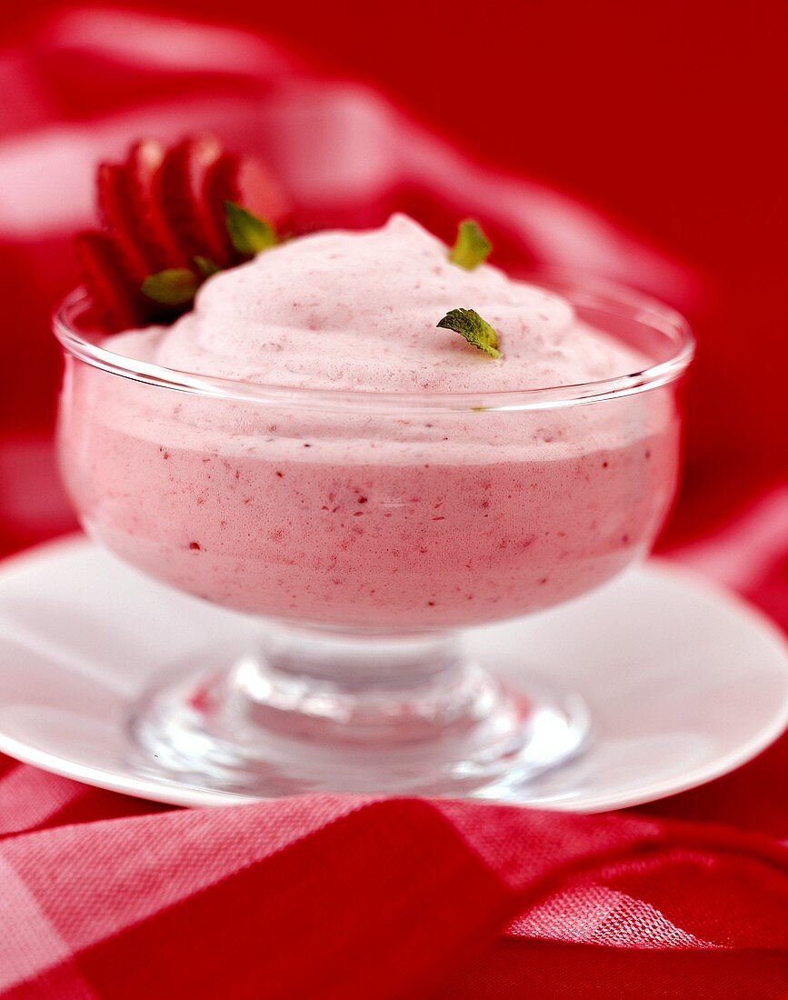 Erdbeermousse im Dessertglas