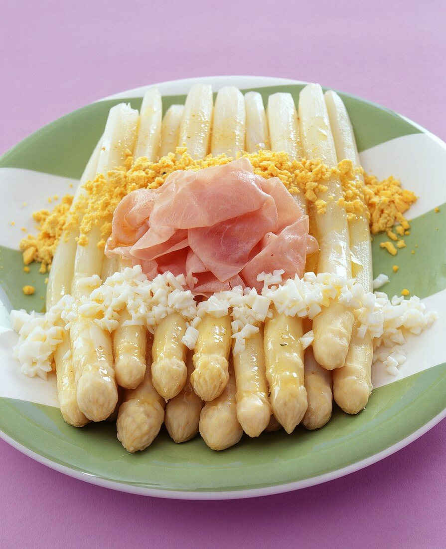 White asparagus with ham and chopped eggs