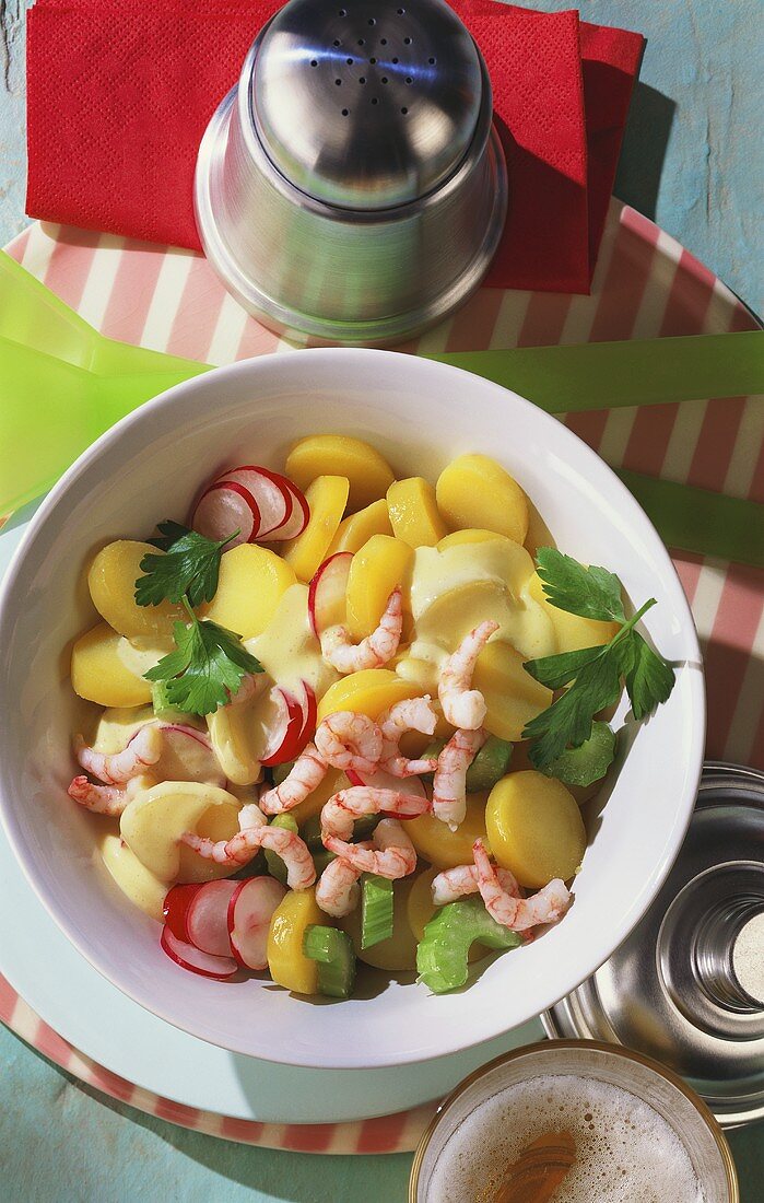 Kartoffelsalat mit Shrimps