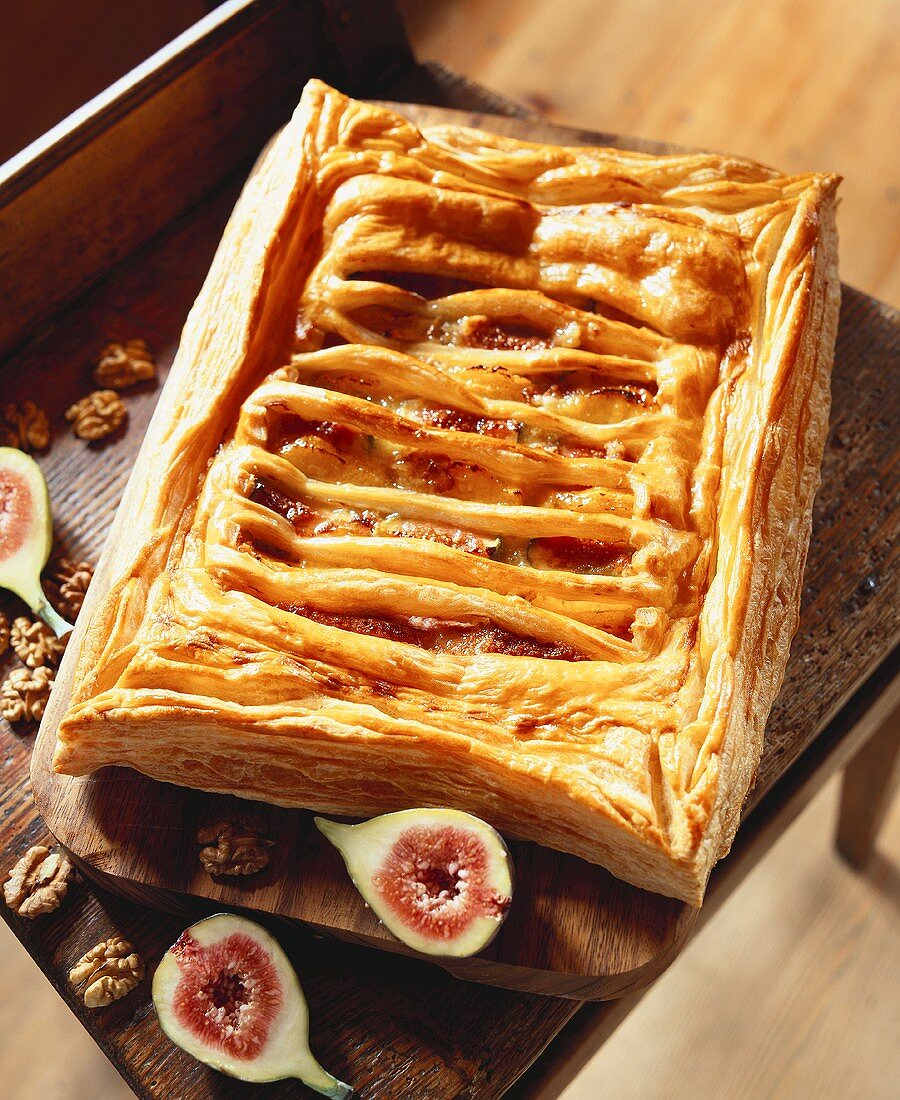 Puff pastry filled with fig, orange and nut