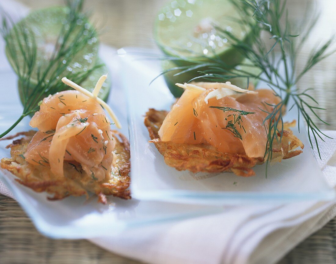 Gewürzlachs auf Kartoffelpuffern