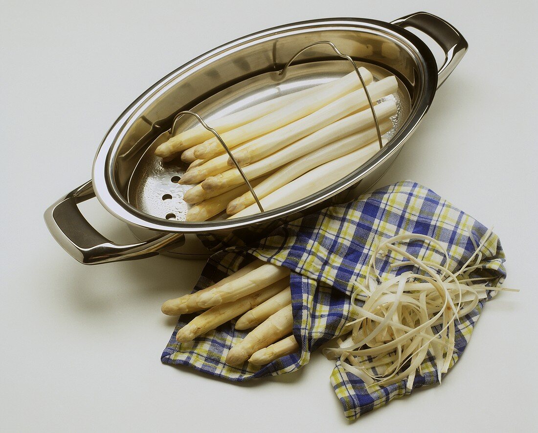 White asparagus stalks in cooking pot
