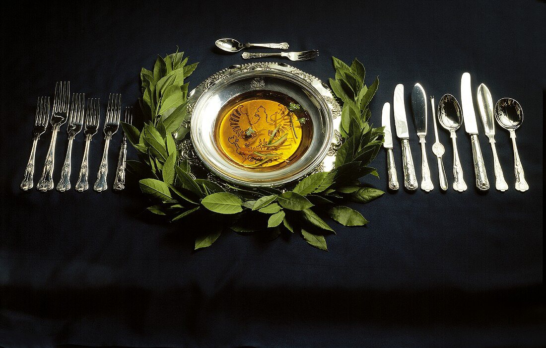 Dinieren wie die Kaiser: Tischgedeck für Achtgängemenü