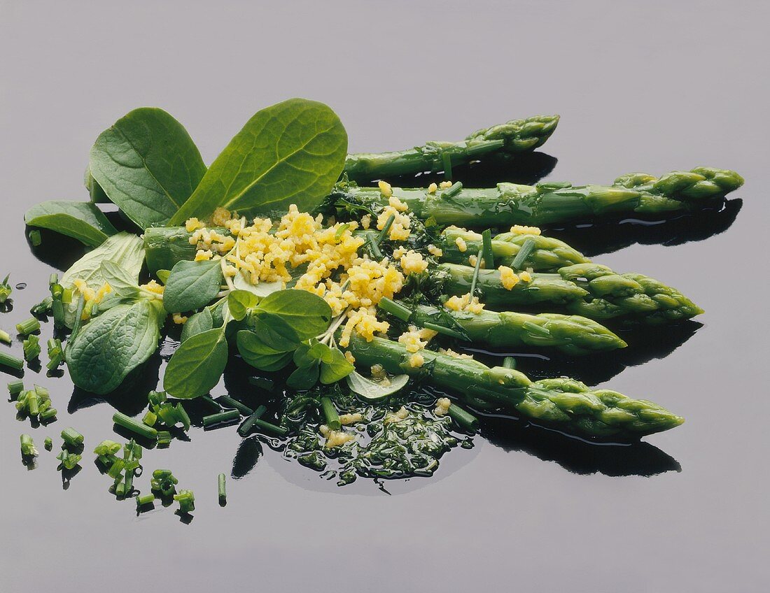 Green asparagus salad with herb dressing