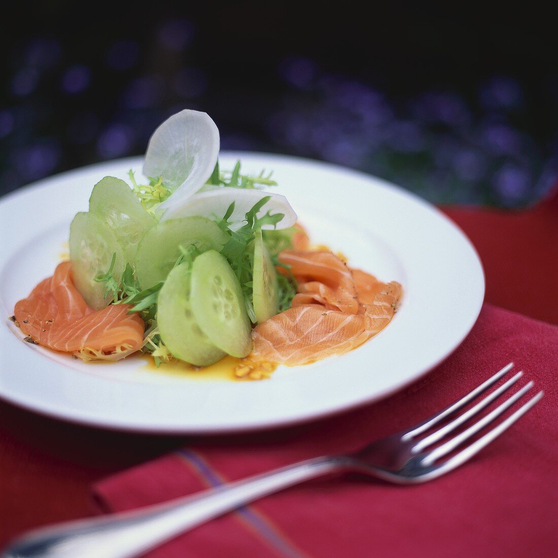 Marinated smoked salmon with cucumber and radish