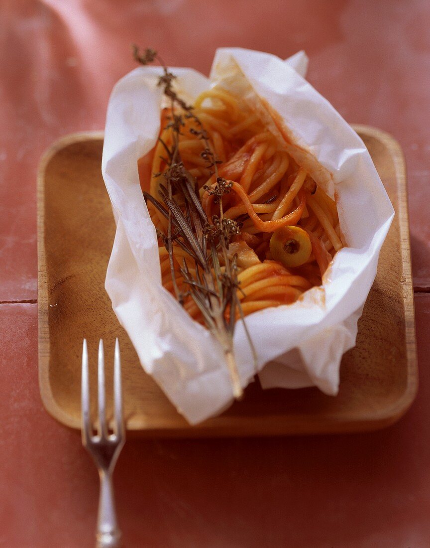 Spaghetti al cartoccio (Spaghetti baked in paper)