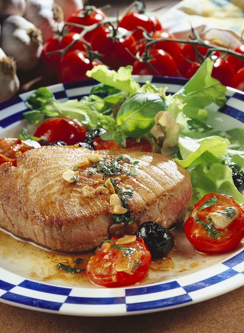 Fried tuna with cocktail tomatoes and salad