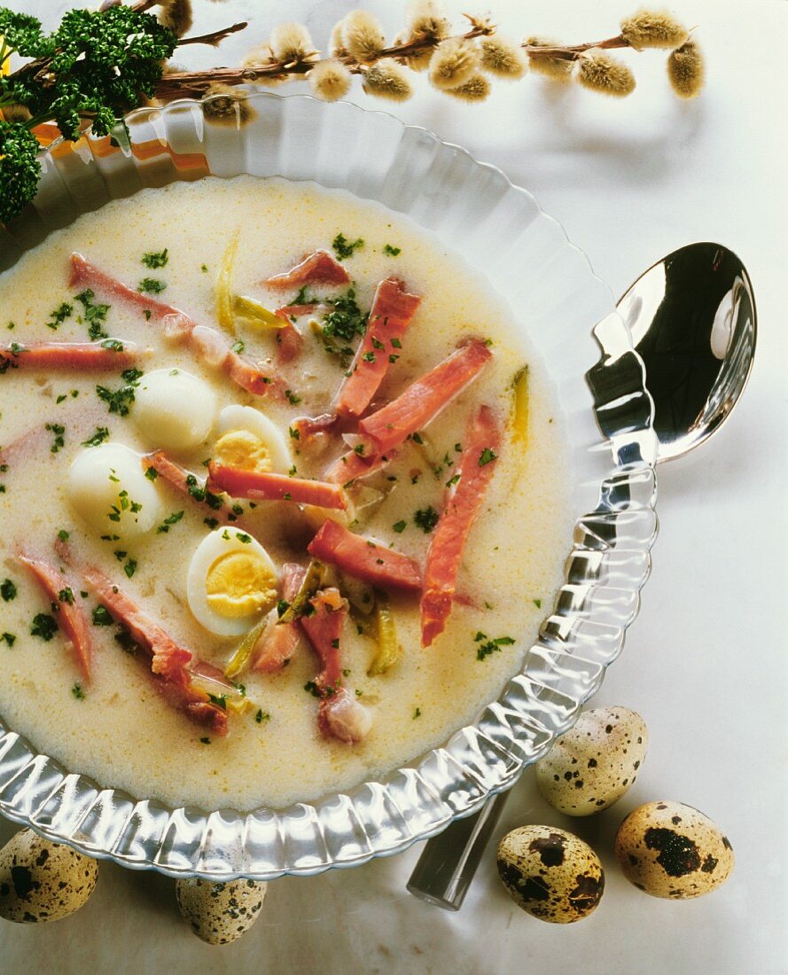 Ostersuppe mit Schinkenspeck und Wachteleiern