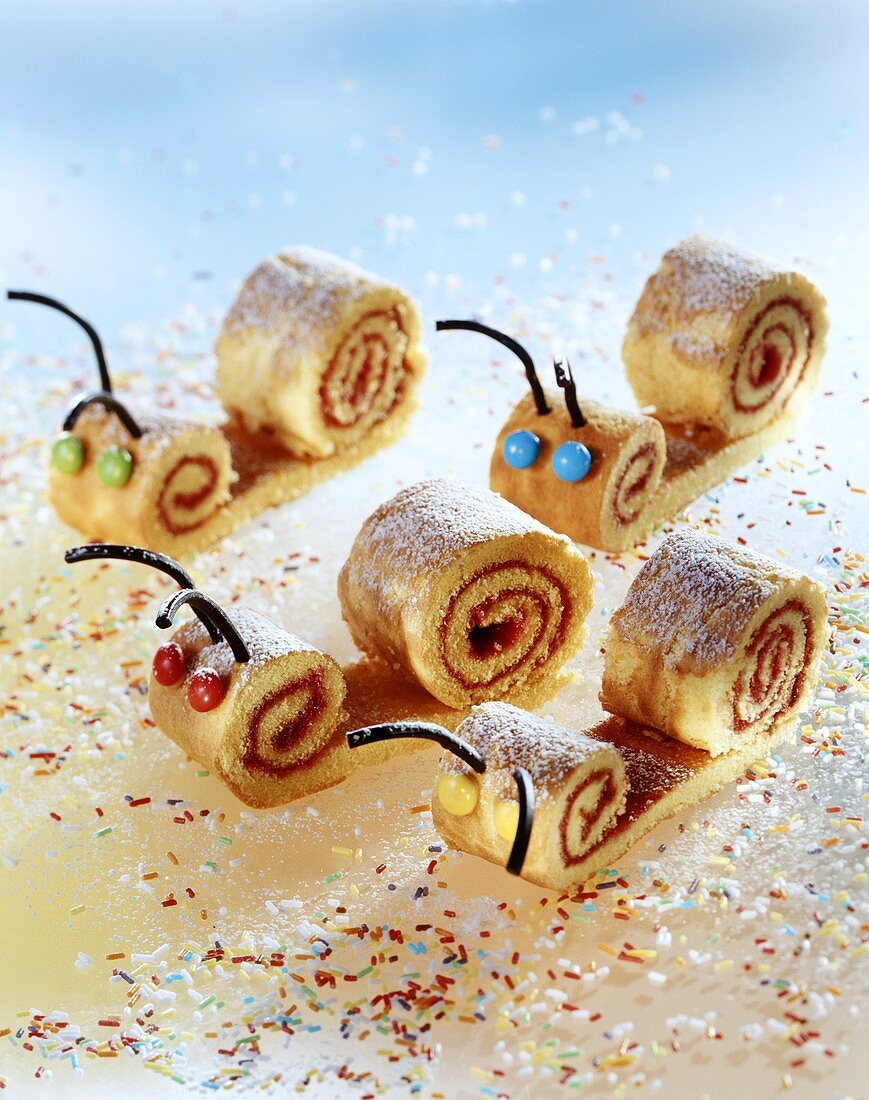 Sponge snails with icing sugar for children