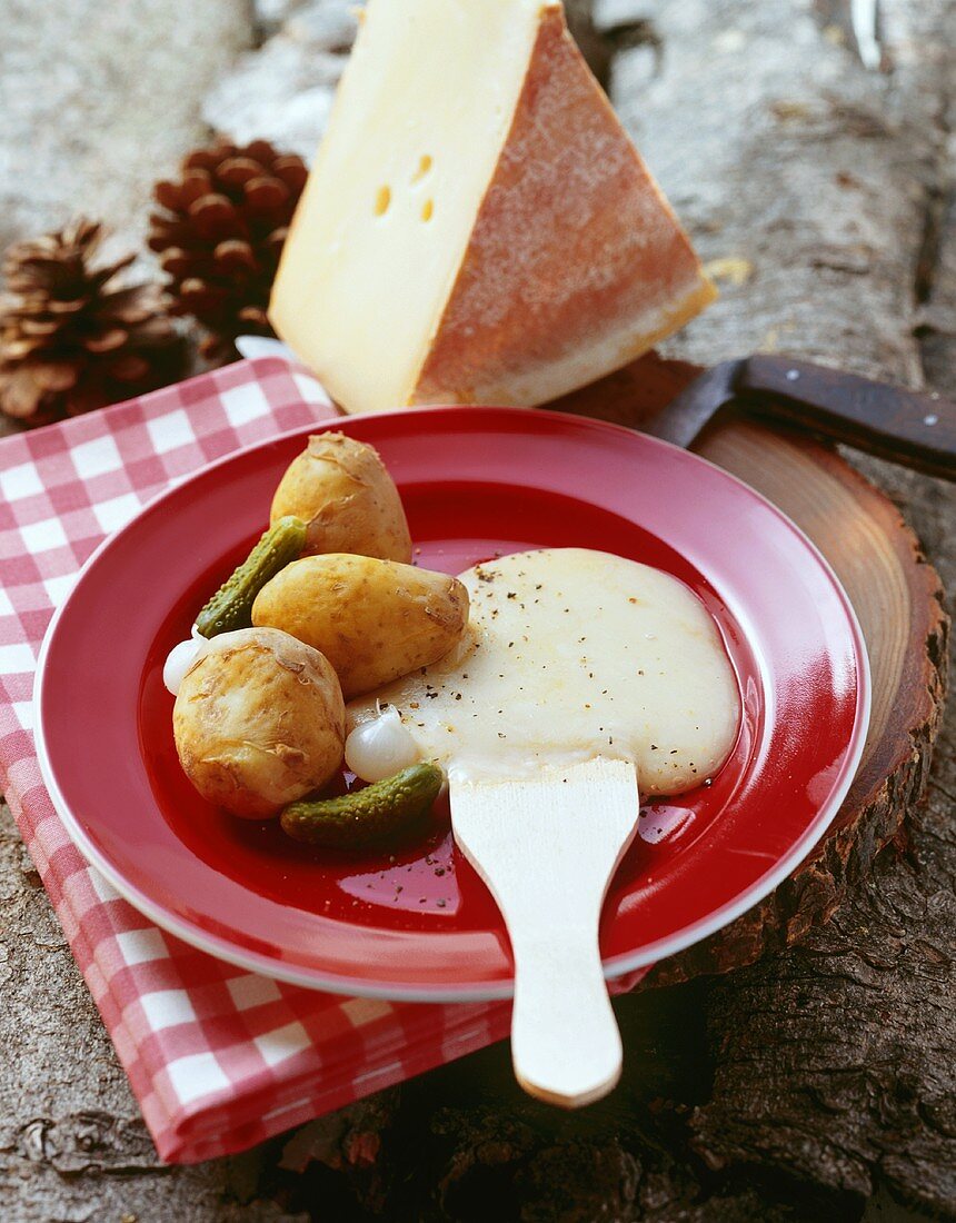 Raclette du pauvre (with potatoes and gherkins, Switzerland)