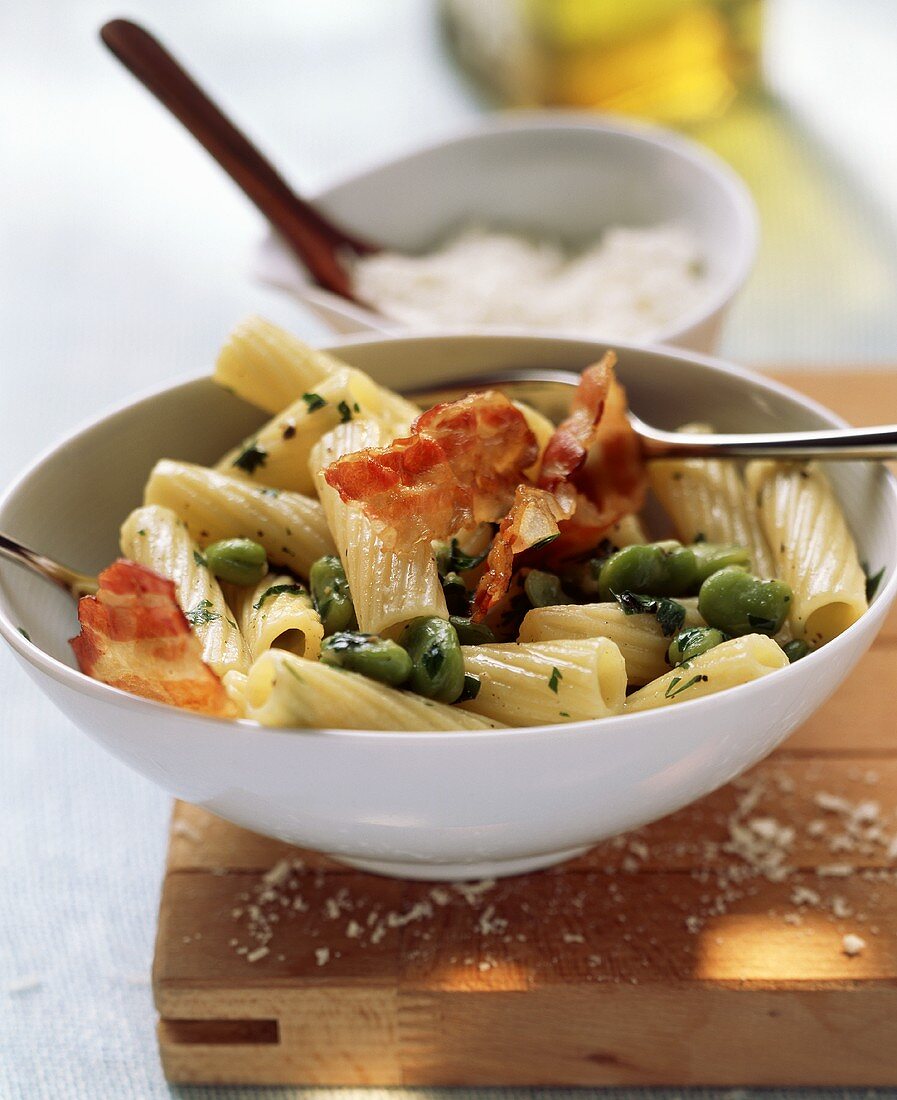Rigatoni with broad beans and bacon