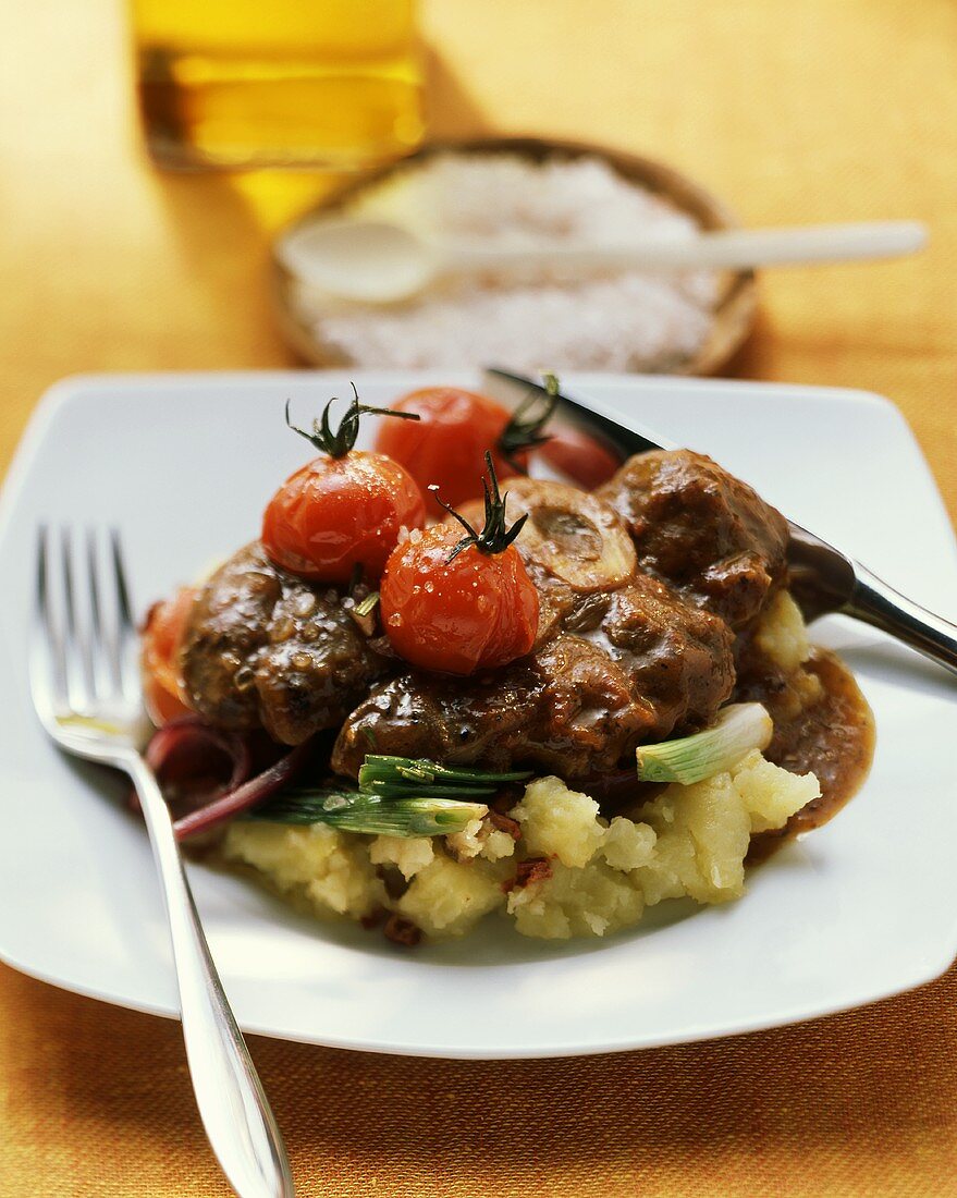 Ossobuco alla milanese (Braised slices of shin of veal)