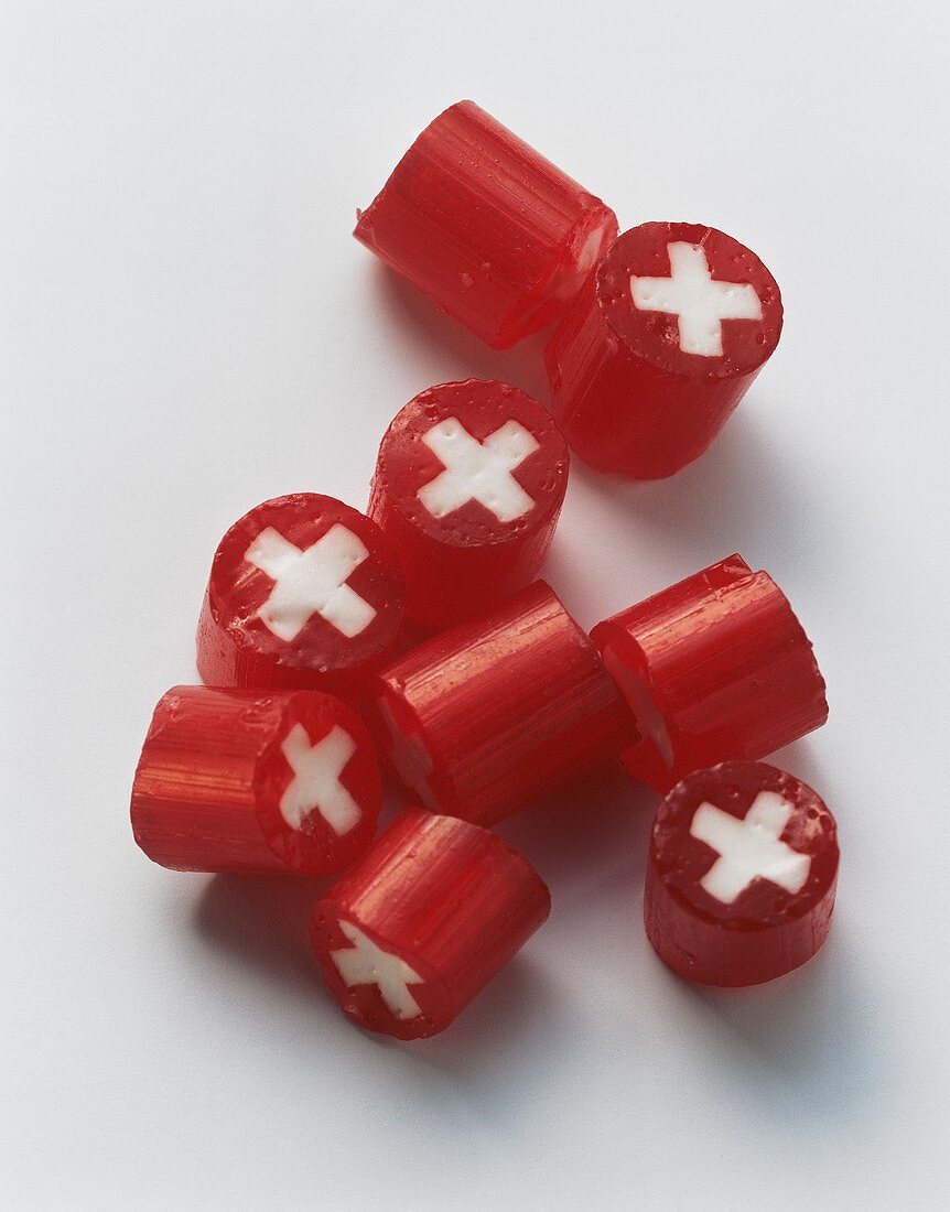 Rote Bonbons mit Schweizer Kreuz