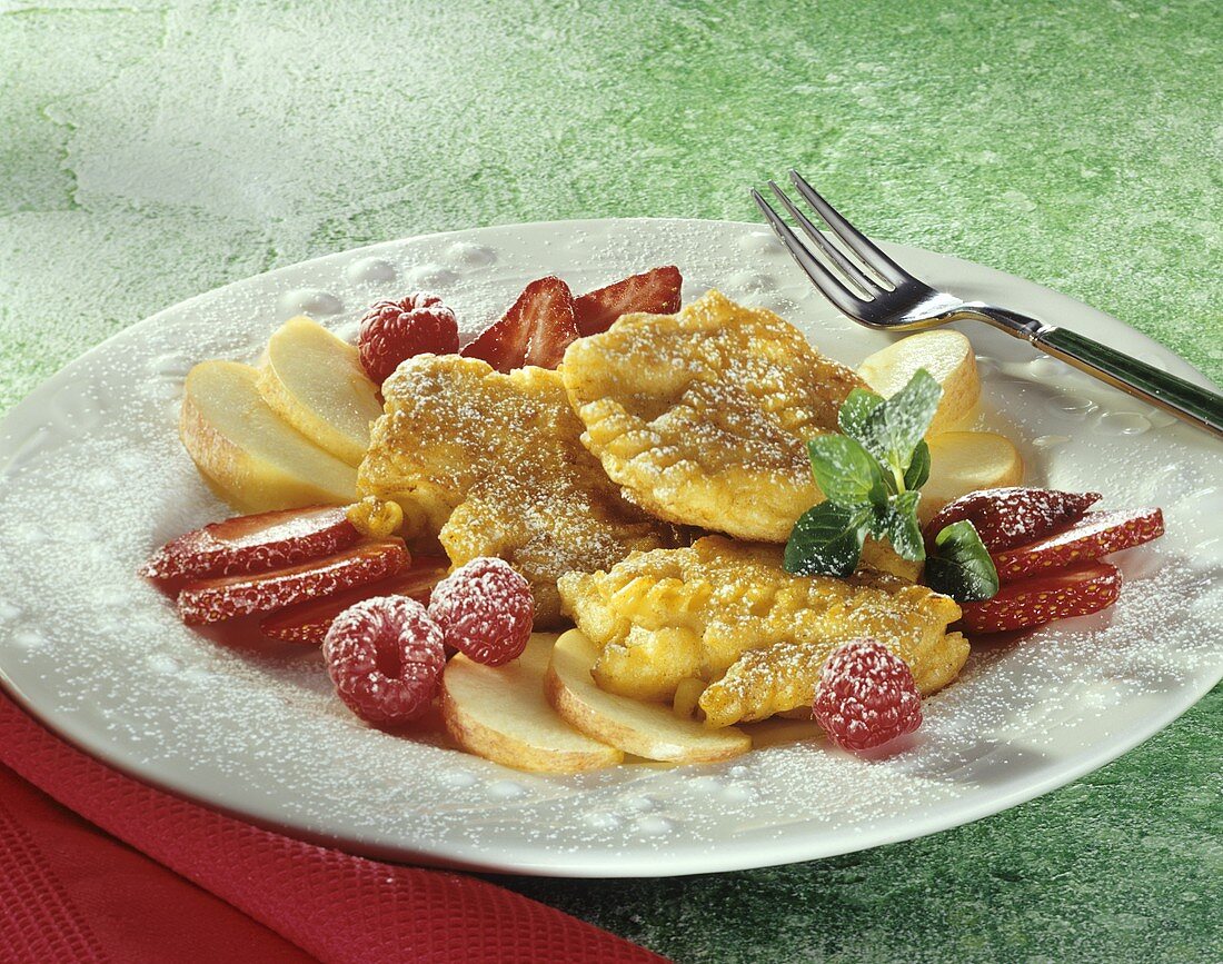 Sweet noodle fritters with fruit