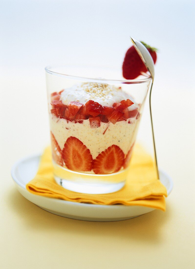 Vanilla yoghurt with strawberries and amaranth