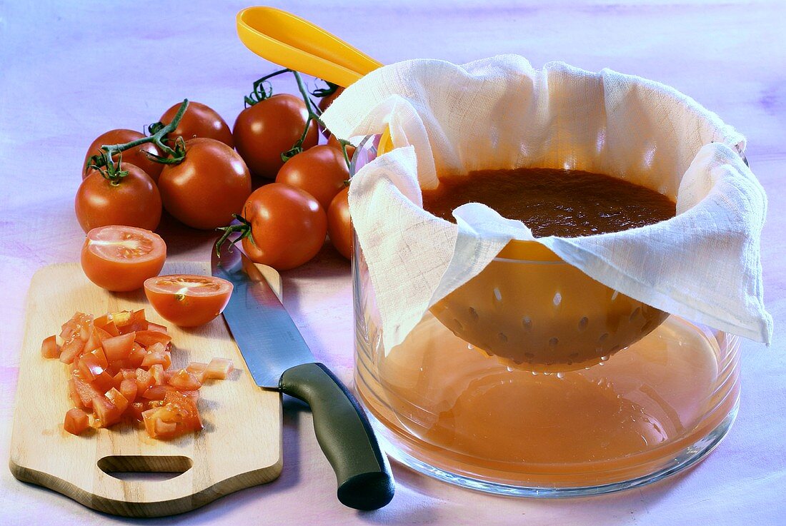 Making tomato jelly