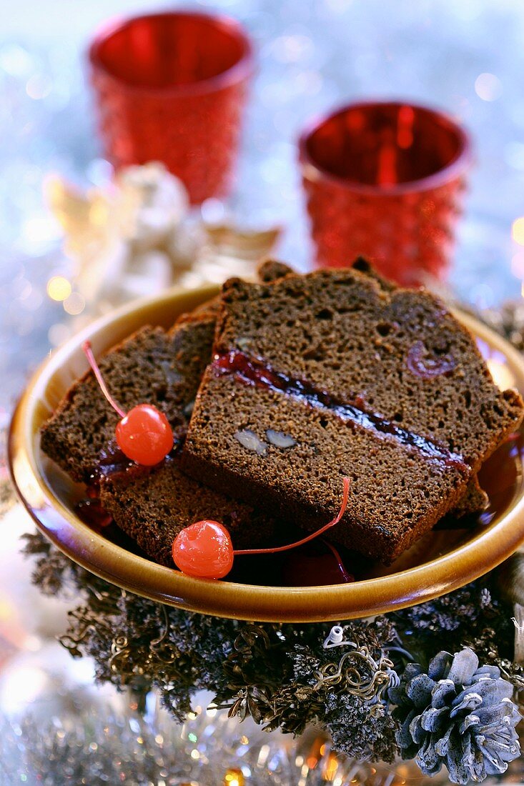 Piernik (weihnachtlicher Honigkuchen, Polen) mit Marmelade