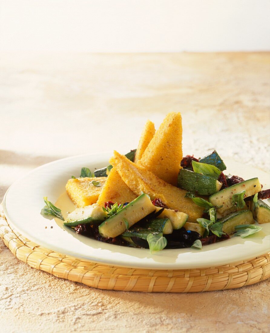 Polenta con ragù di zucchini (Polenta with courgette ragout)