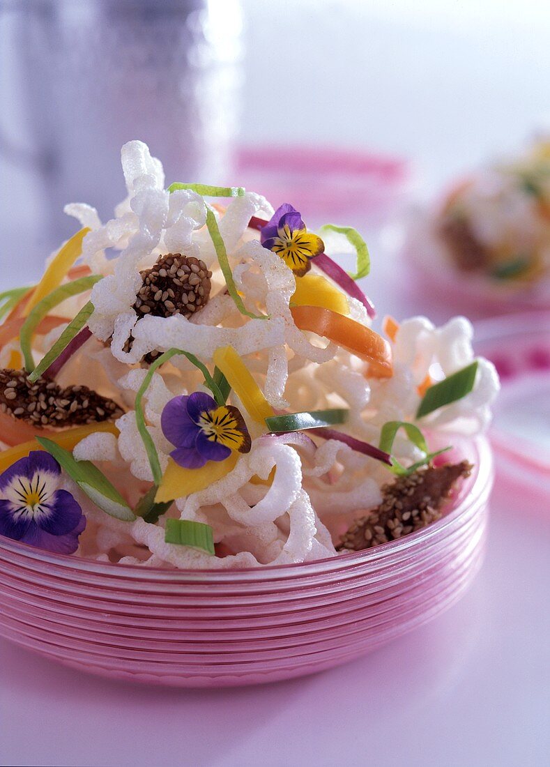 Salad with fried glass noodles, sesame chicken and paprika