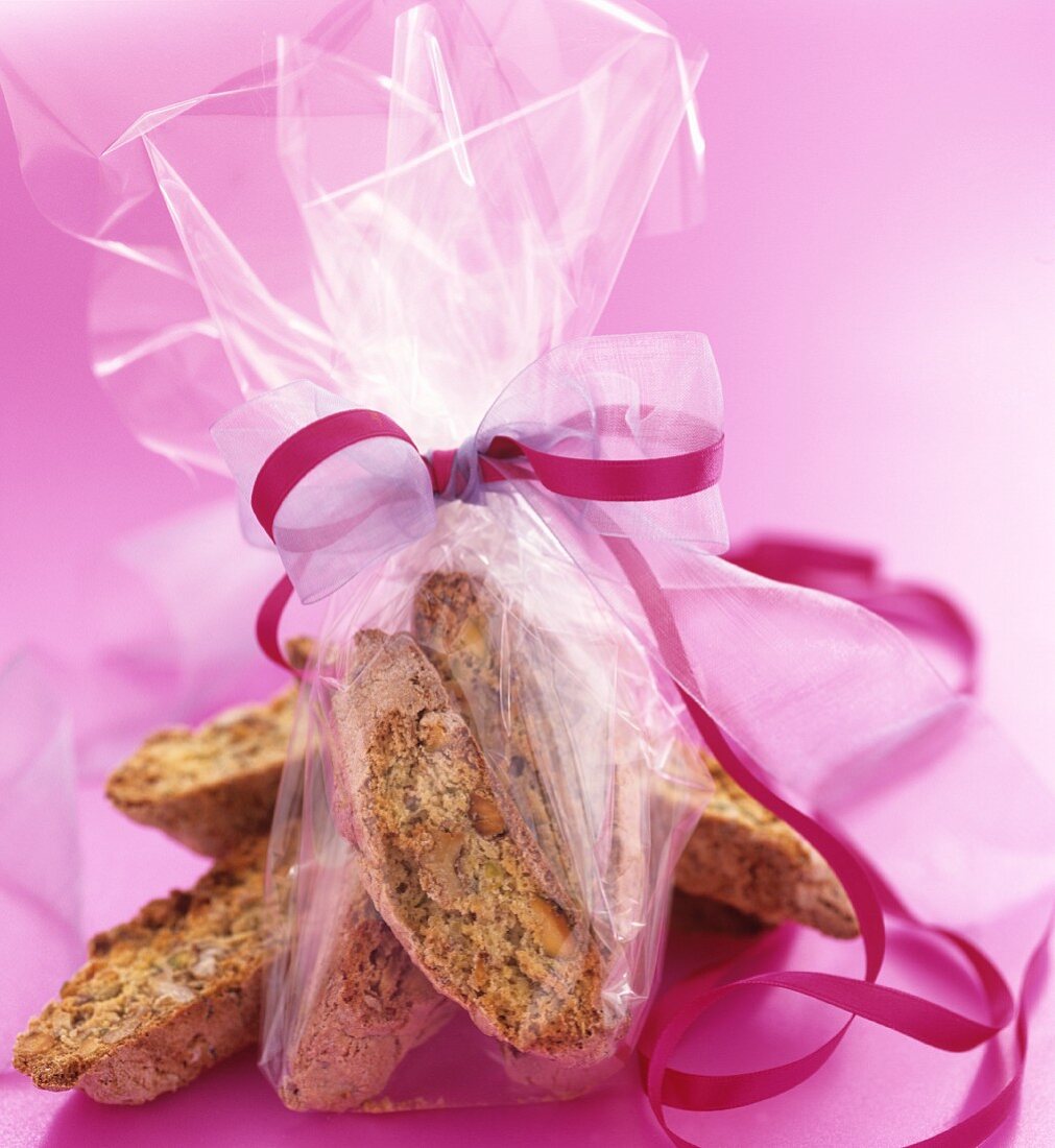 Regalino di biscotti di Prato (Almond biscuits to give as a gift)