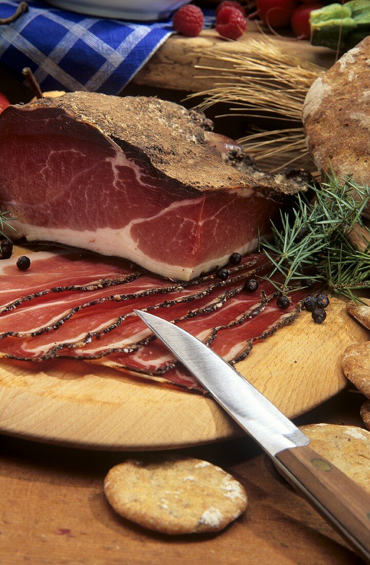 Südtiroler Speck mit Schüttelbrot