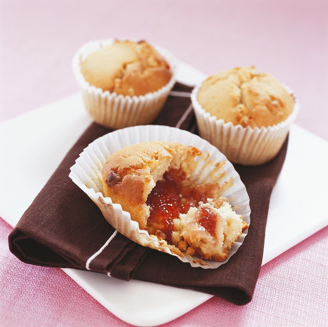 Muffins with strawberry jam and white chocolate