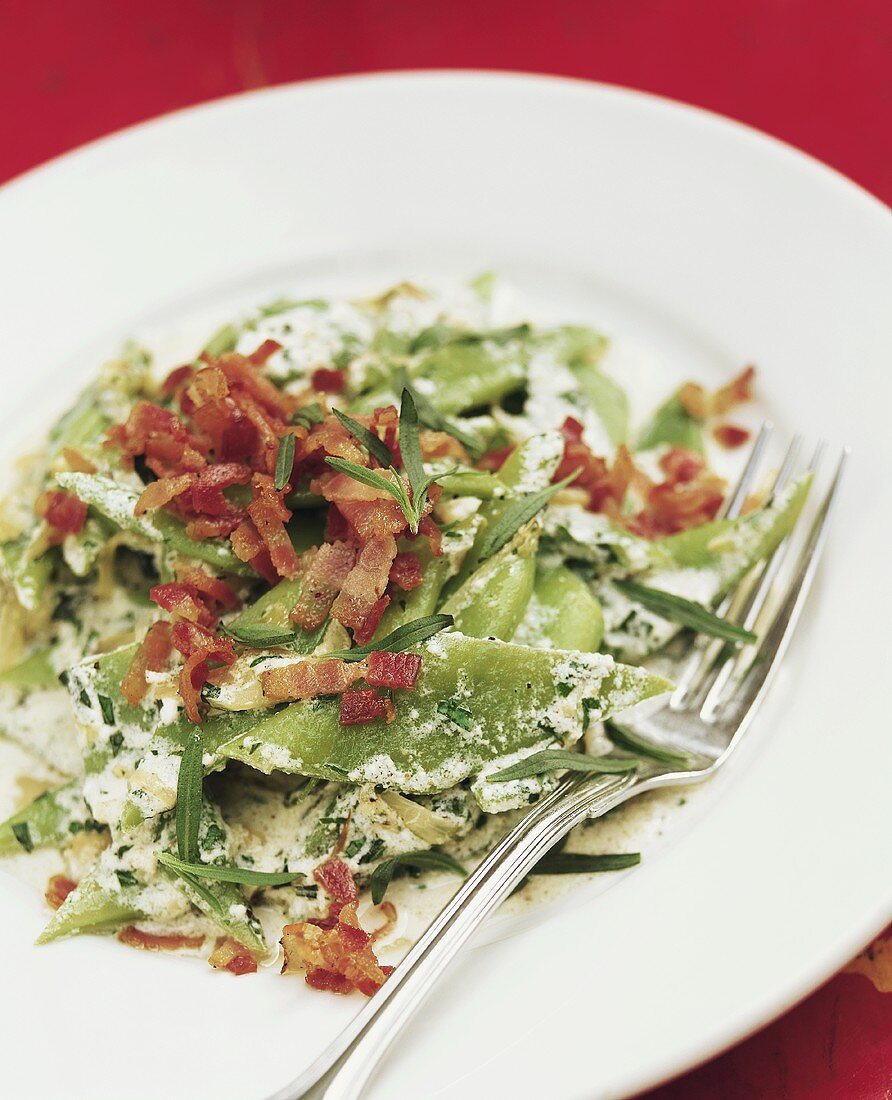 Mangetout salad with bacon