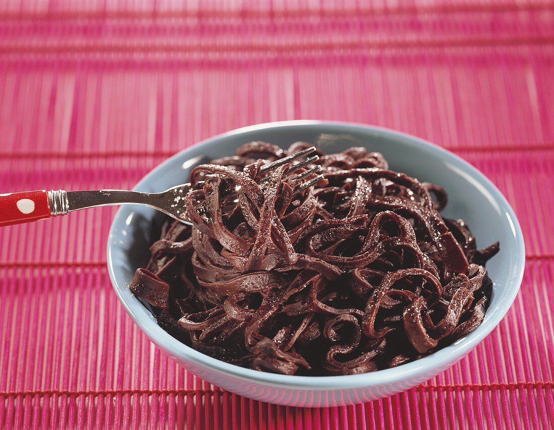 Chocolate noodles with sugar
