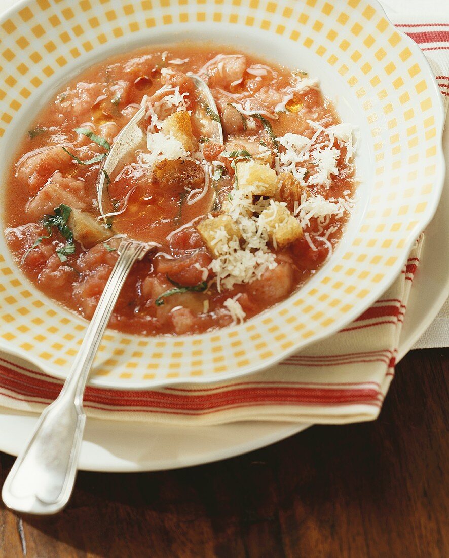 Pappa al pomodoro (Tomaten-Brot-Suppe mit Parmesan, Italien)