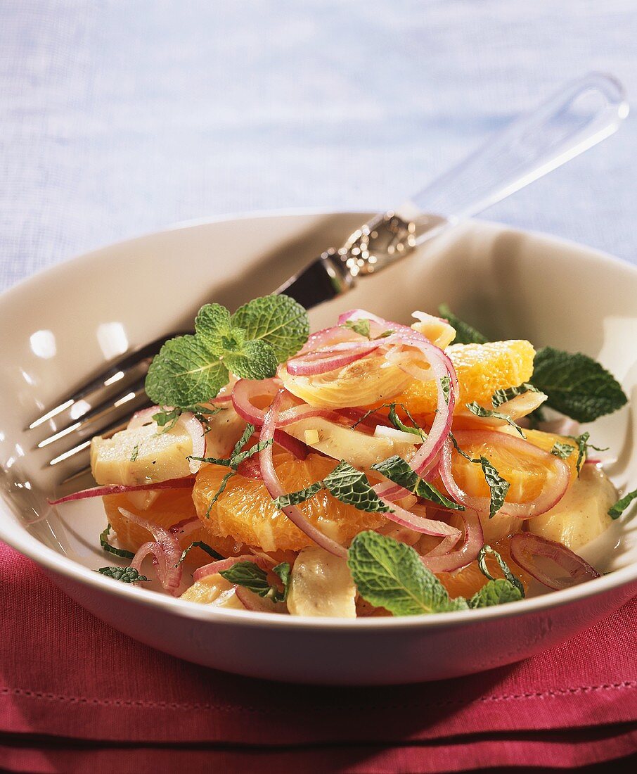 Pikanter Orangensalat mit Zwiebeln und Artischocken (Marokko)