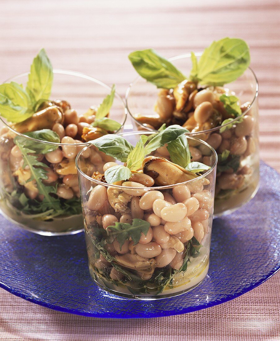 White bean salad with mussels and basil