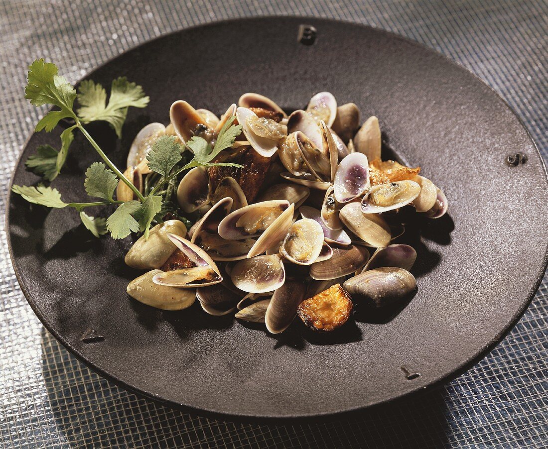 Zebra mussels with roasted garlic (Portugal)