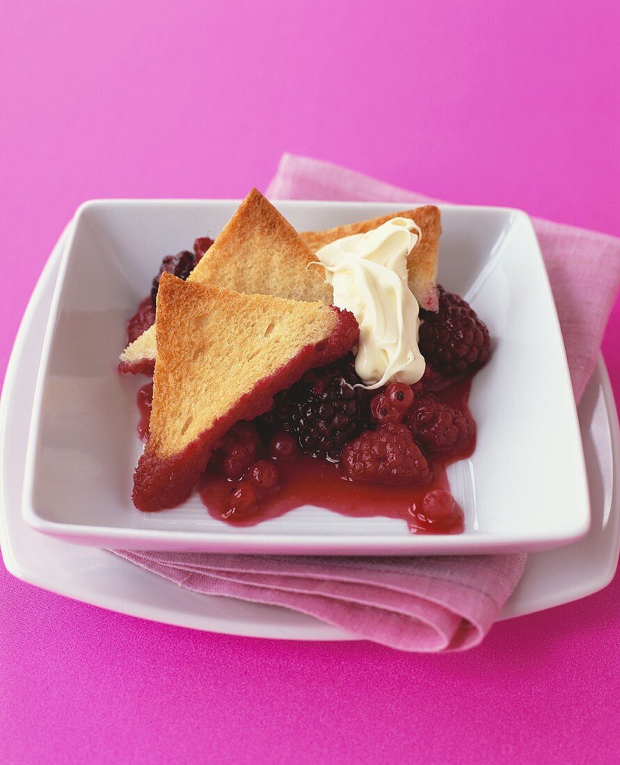 Cake triangles with berries and cream