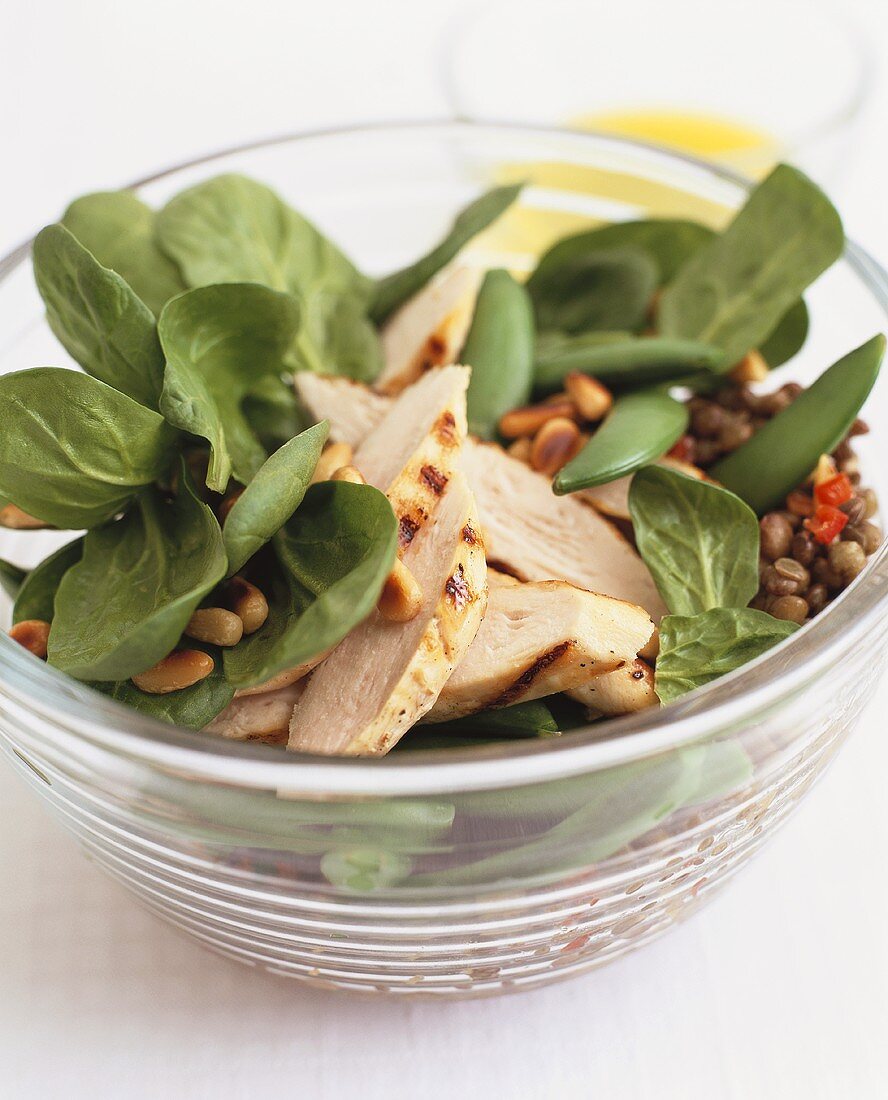 Lentil salad with chicken, spinach and pine nuts